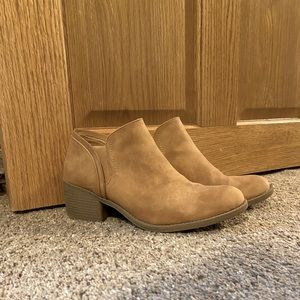 Qupid tan booties